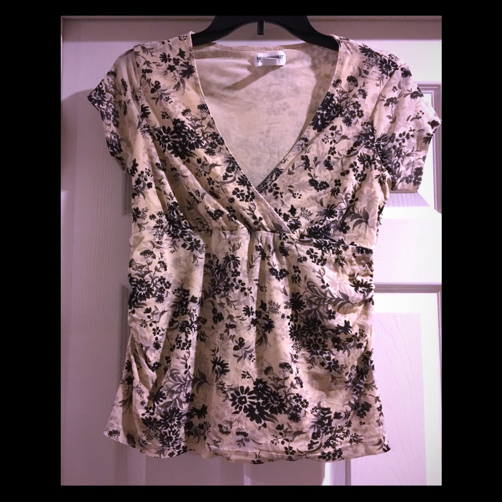 Maternity top.